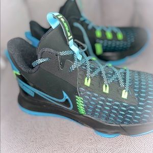 Nike LeBron Witness 5 Basketball Shoes
